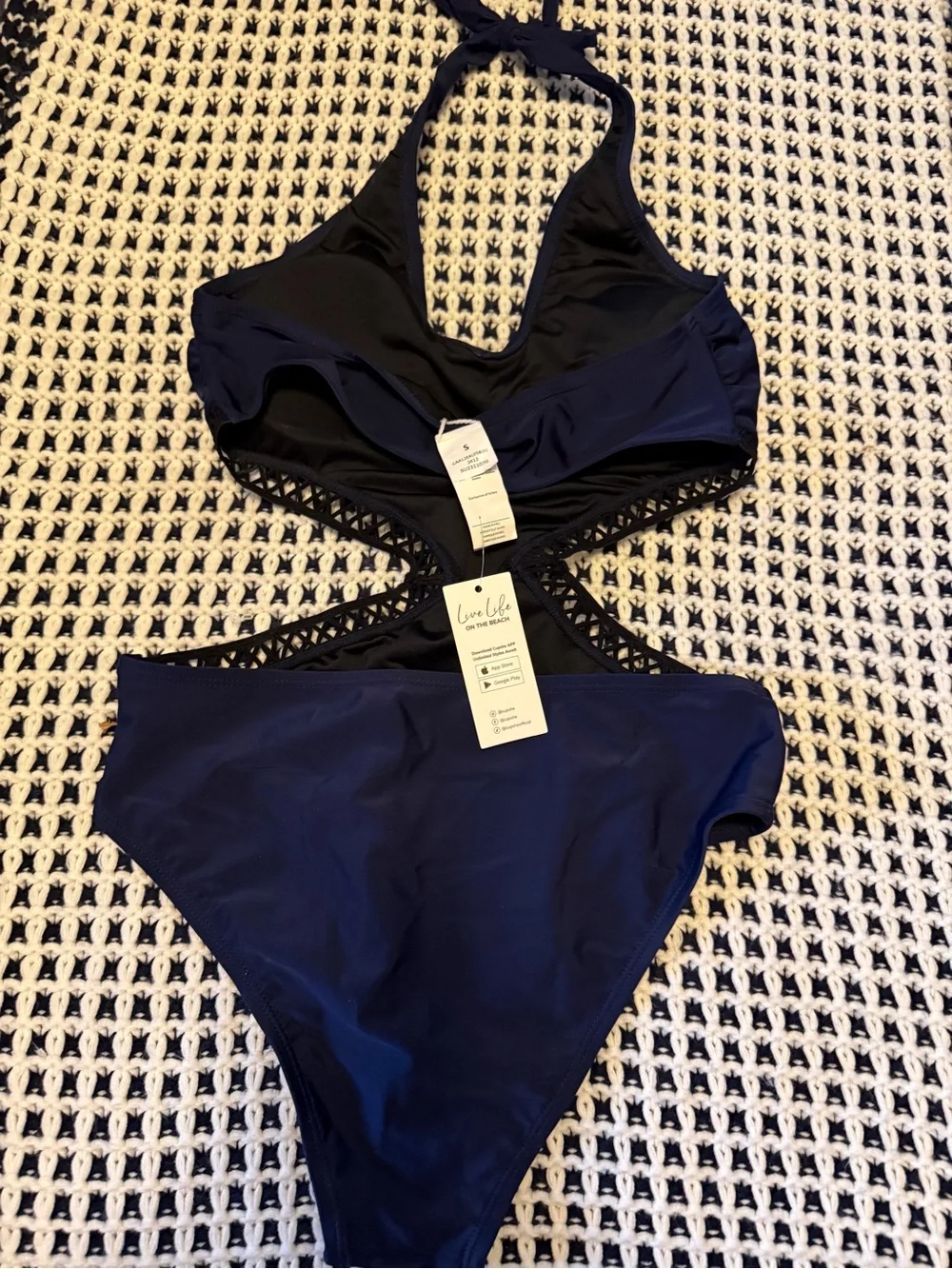 NWT - Cupshe Navy Cutout Halter One-Piece Swimsuit size Small